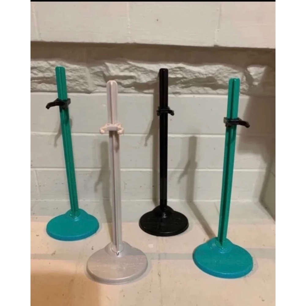 4 Monster High Doll Stands‎